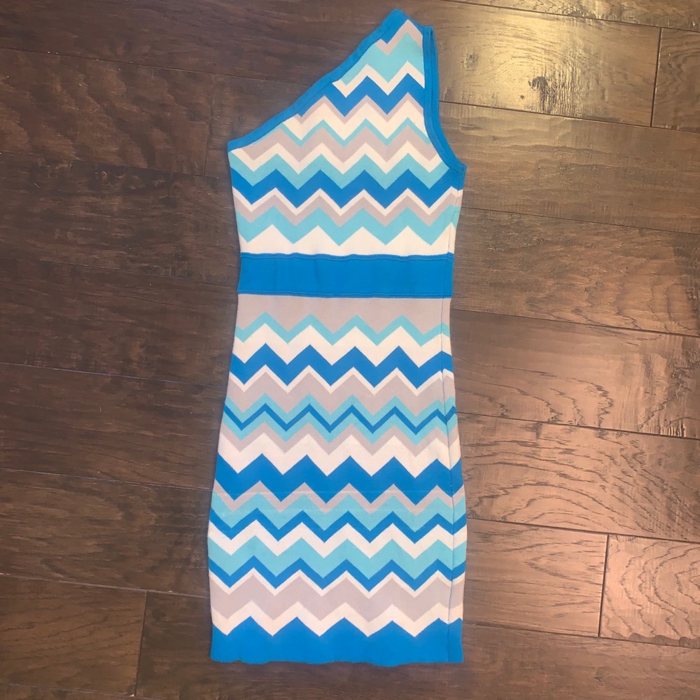 Blue and white chevron fitted one shoulder dress